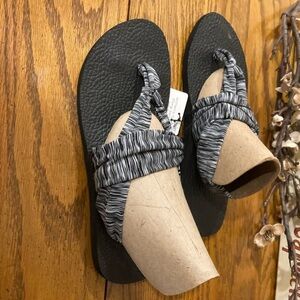 Sun & Sky Sandals Flip Flop 9-10 Black & Gray - NWT